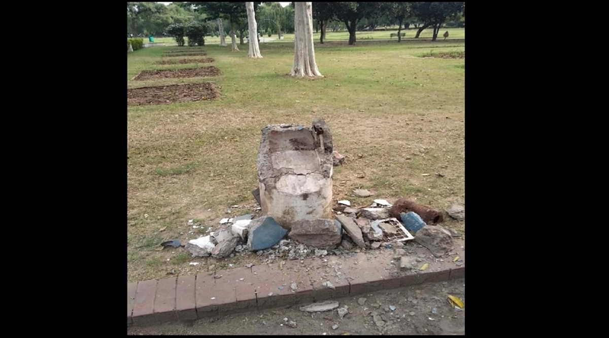 Rose Garden, Chandigarh Sector 16, Le Corbusier light post