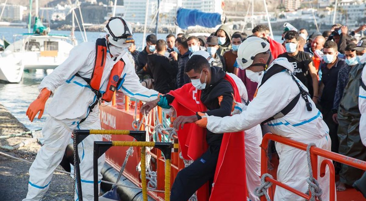 Over a thousand migrants land in Spain’s Canary Islands