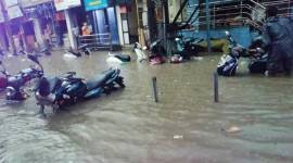 Vehicles parked in Bengaluru road submerged after rain bengaluru rains, bangalore weather, bengaluru news, floods bengaluru, latest news, indian express