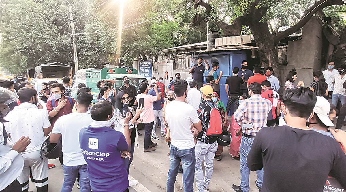 Video moves web, many turn up at aged couple's Malviya Nagar dhaba for a bite | Cities News,The Indian Express