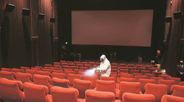 Робота кінотеатрів у час пандемії / Фото The Indian Express