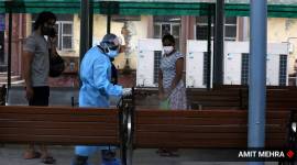 Delhi: Over 400 Covid-19 deaths in a week, pollution adds to the worry