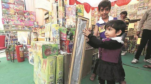 CHandigarh COVID protocol, festive stalls in chandigarh, stalls for Dussehra, Chandigarh Municipal Corporation, Chandigarh news, Punjab new, Indian express news