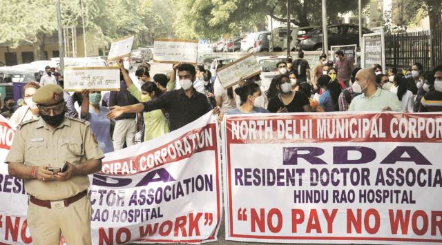 Delhi doctors, Delhi news, Delhi doctors salary, doctors salary strike, MCD hindu rao hosiptal, MCD employees strike, indian express