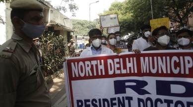 hindu rao hospital, Hindu Rao Hospital protests, Hindu Rao Hospital salary delay, mcd, Hindu Rao Hospital protests row, delhi city news