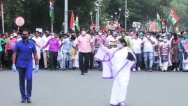 hathras rape case, hathras protests, hathras rape protests kolkata, mamata banerjee on hathras rape, kolkata city news