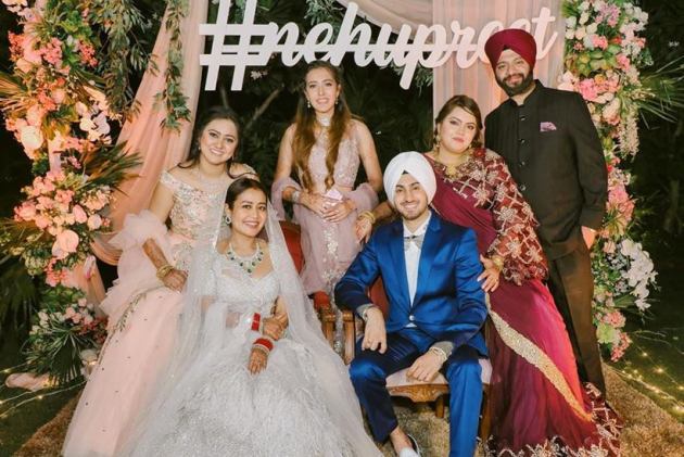 neha kakkar, neha kakkar reception, neha kakkar wedding, neha kakkar marriage, neha kakkar husband, neha kakkar wedding photos