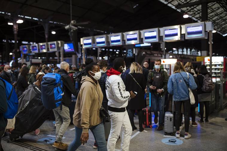 Parisians flee, sidewalks empty as France enters lockdown