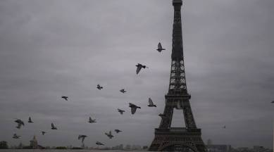 Parisians flee, sidewalks empty as France enters lockdown