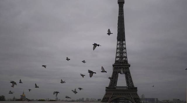 Parisians flee, sidewalks empty as France enters lockdown