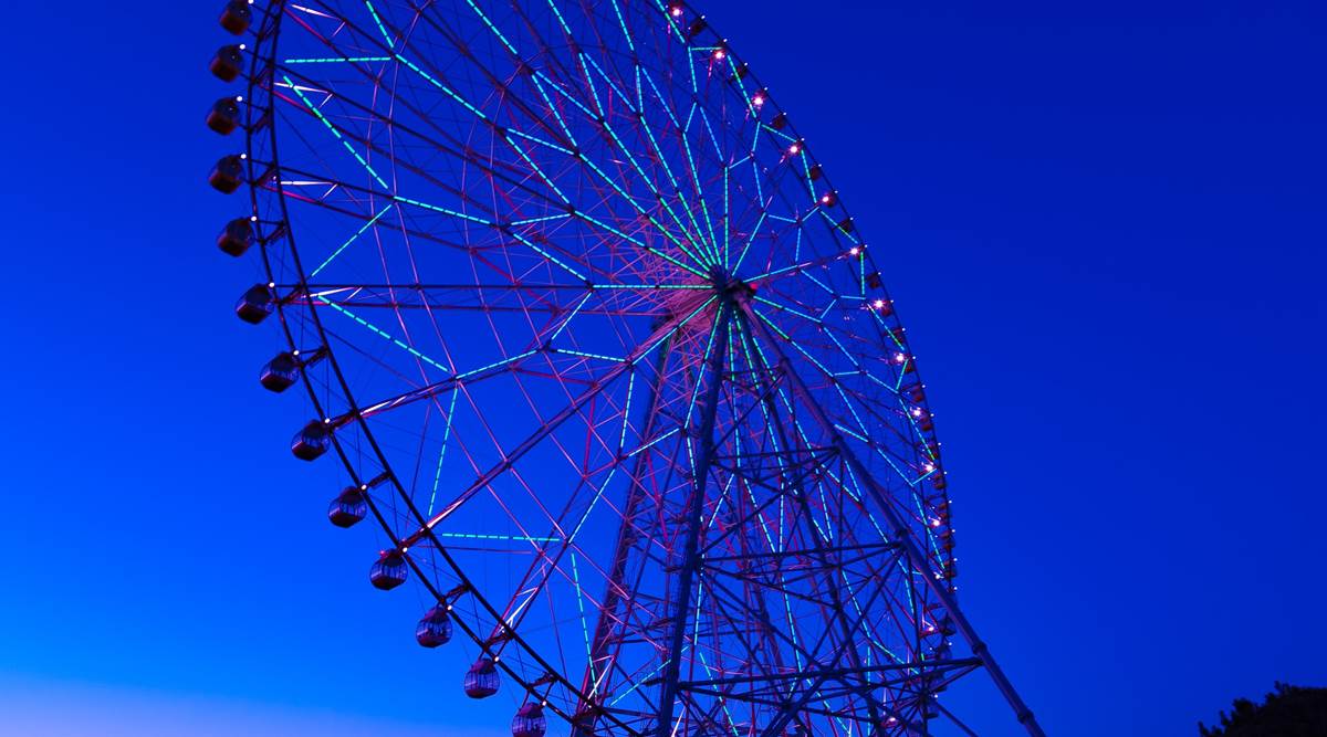 this-theme-park-in-japan-is-allowing-visitors-to-work-remotely-from-atop-a-ferris-wheel