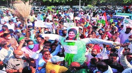 Chandigarh safai karamcharis, Chandigarh safai karamcharis protest, Chandigarh sanitation workers protest, Chandigarh garbage collectors protest