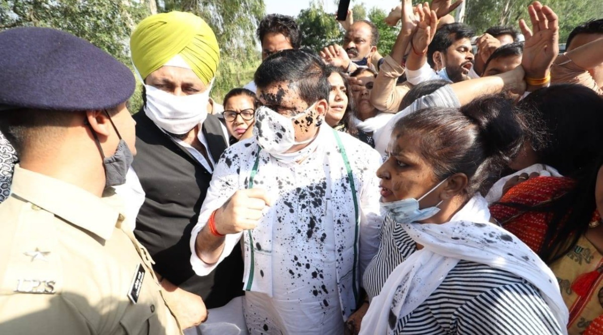 Sanjay Singh attacked with ink. (Photo: Facebook/AAP)