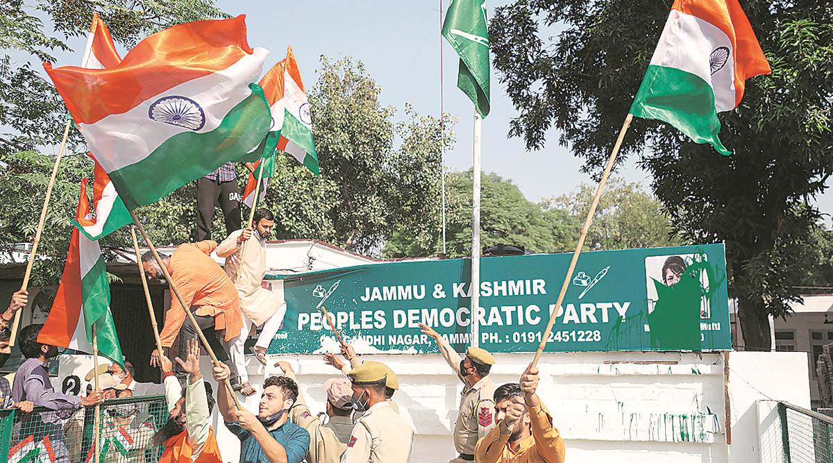 Mehbooba Mufti, PDP, PDP leaders resign, Mehbooba Mufti tiranga remark, Mehbooba Mufti flag remark, BJP jammu tiranga rally, Jammu and Kashmir, Jammu, Kashmir, Indian Express