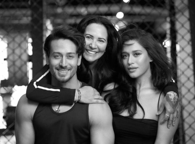 tiger shroff with mother and sister