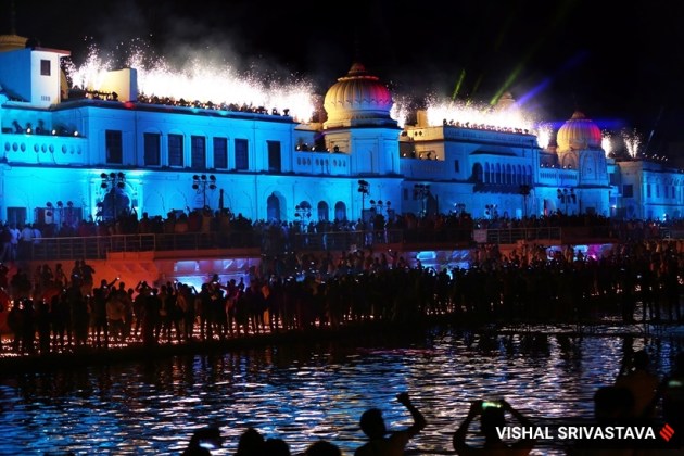 Ayodhya witnesses Deepotsav grandeur as over 5,00,000 diyas light up ...