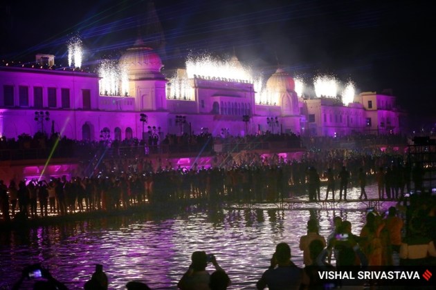 Ayodhya witnesses Deepotsav grandeur as over 5,00,000 diyas light up ...