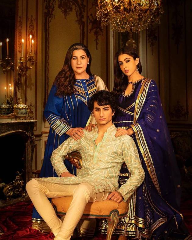 sara ali khan with family