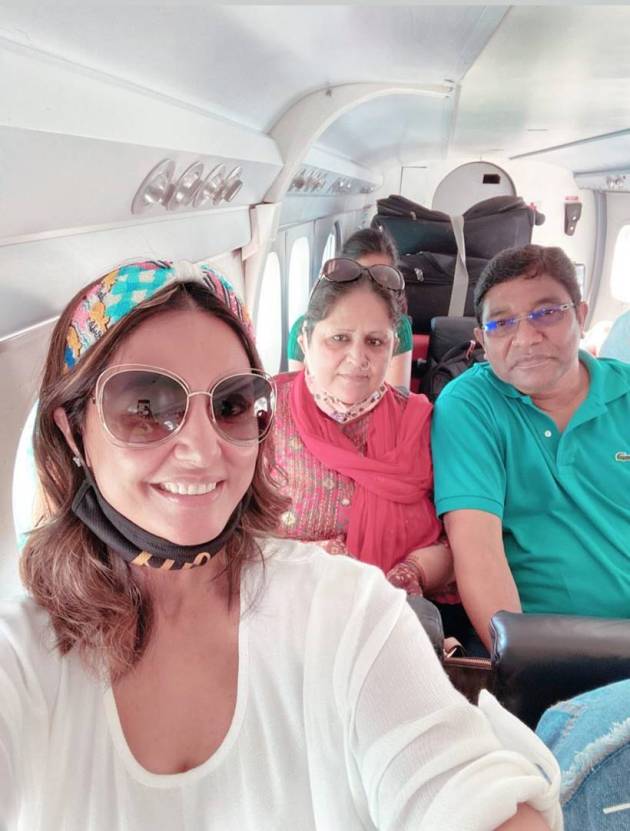 hina khan with parents
