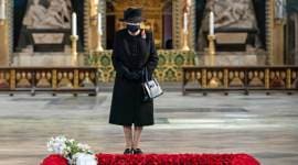 Queen, Queen wearing a mask, British Royal Family, indian express news