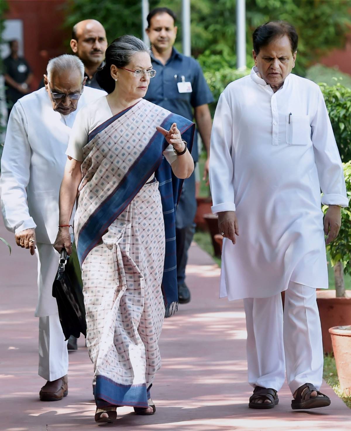 Ahmed Patel passes away, Ahmed Patel Covid-19, Sonia Gandhi on Ahmed Patel, Ahmed Patel dies, Congress on Ahmed Patel's demise, Coronavirus, Ahmed Patel death reactions, Ahmed Patel obituary, Indian express