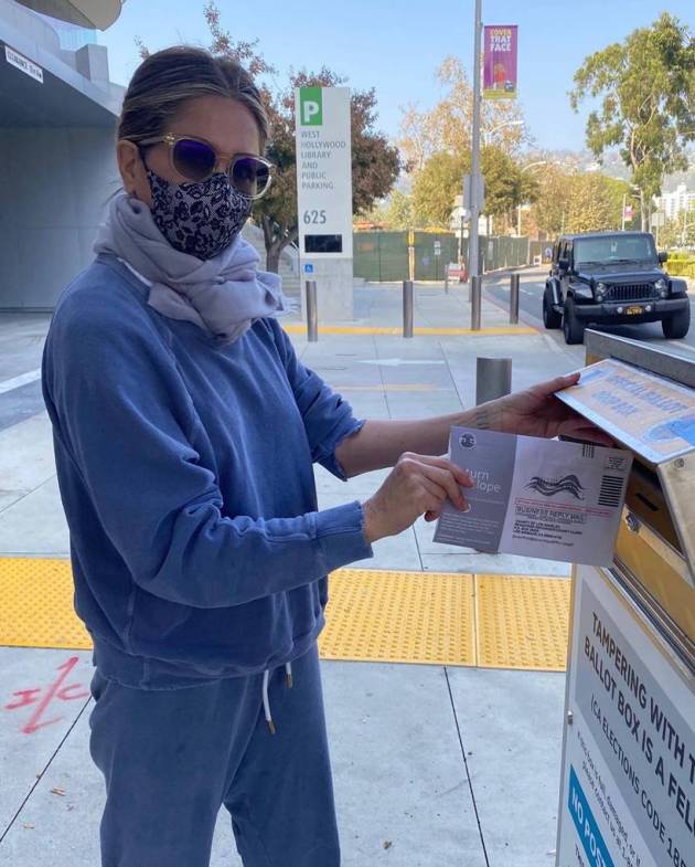 jennifer aniston voted