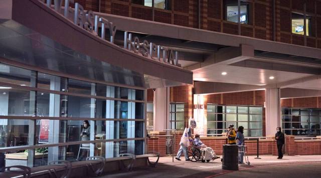 Shift changes at The University of Utah Hospital during a national spike in coronavirus cases, Salt Lake City, Nov. 10, 2020. (Lindsay DÕAddato/The New York Times)