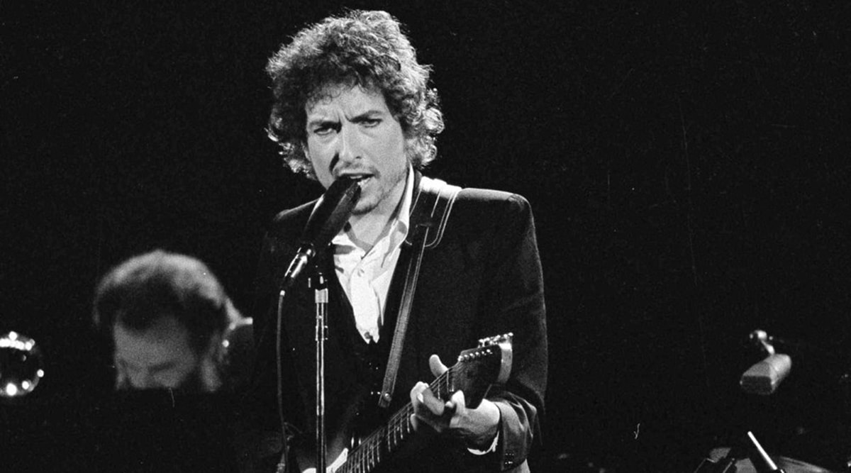 Bob Dylan papers, including unpublished lyrics, sell for 495,000 ...