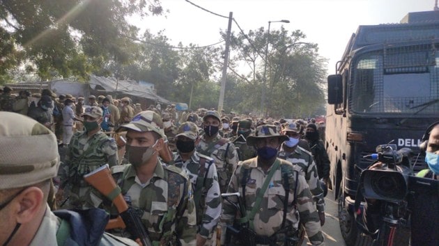 Vehicles stuck in a traffic jam as farmers eat their meal while sitting on GT Road during 'Delhi Chalo' protest march against the new farm laws, in Karnal, Thursday, Nov. 26, 2020. (PTI Photo)