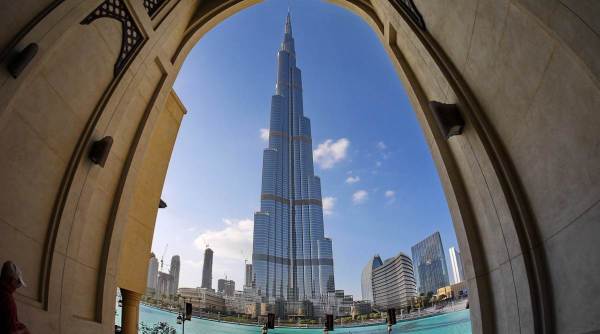 Burj Khalifa, artwork on display at the Burj Khalifa, Burj Khalifa invites artists, Burj Khalifa, indian express news