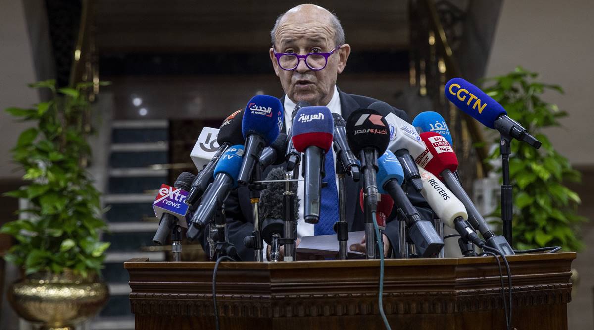 Jean-Yves Le Drian, French Foreign Minister, Sheikh Ahmed el-Tayeb, Al Azhar, Prophet Mohammad cartoons, France terror attacks, France islamophobia, france islam, france minister in Egypt, indian express