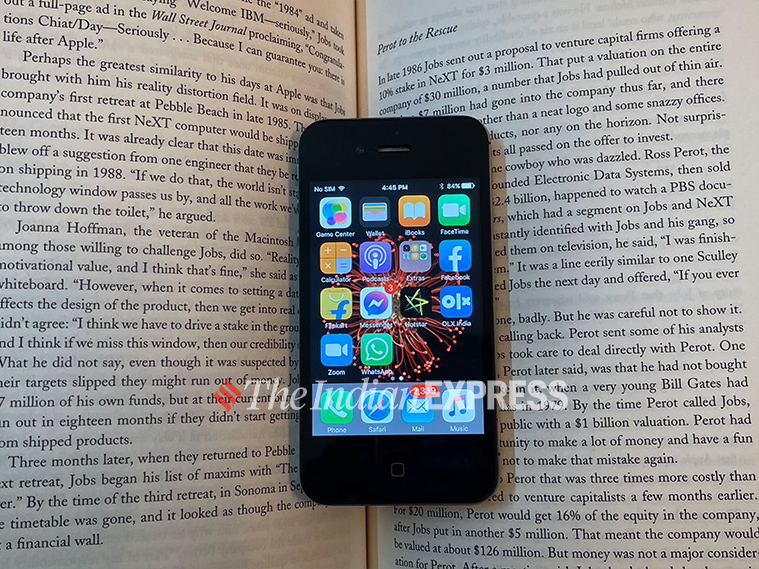 iPhone 4s, iphone 4s review, iphone 4s price in India, using iPhone 4s in 2020, iPhone 4s specs, iPhone 4s specs, small phones 2020