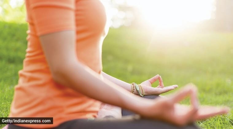 felicidad, clave de la felicidad, cómo mantener la felicidad, trucos de atención plena, meditación, asuntos de la mente, dr shwetambara sabharwal, estilo de vida de indian express, noticias de indian express