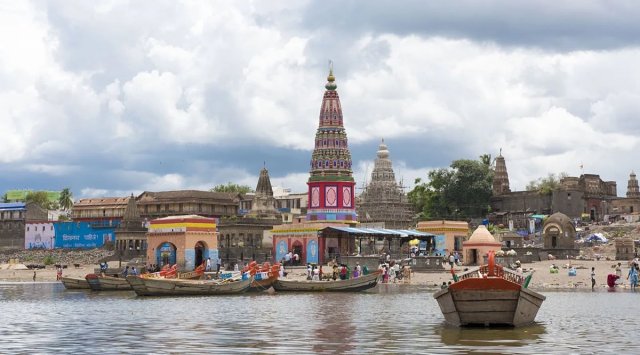 The pilgrimage to the temple of Vitthal in Pandharpur takes place twice a year. 