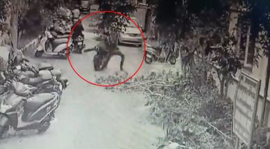 chennai, chennai police, chennai police viral video, Chennai cop trending, chennai cop mobile snatcher viral video, indian express,