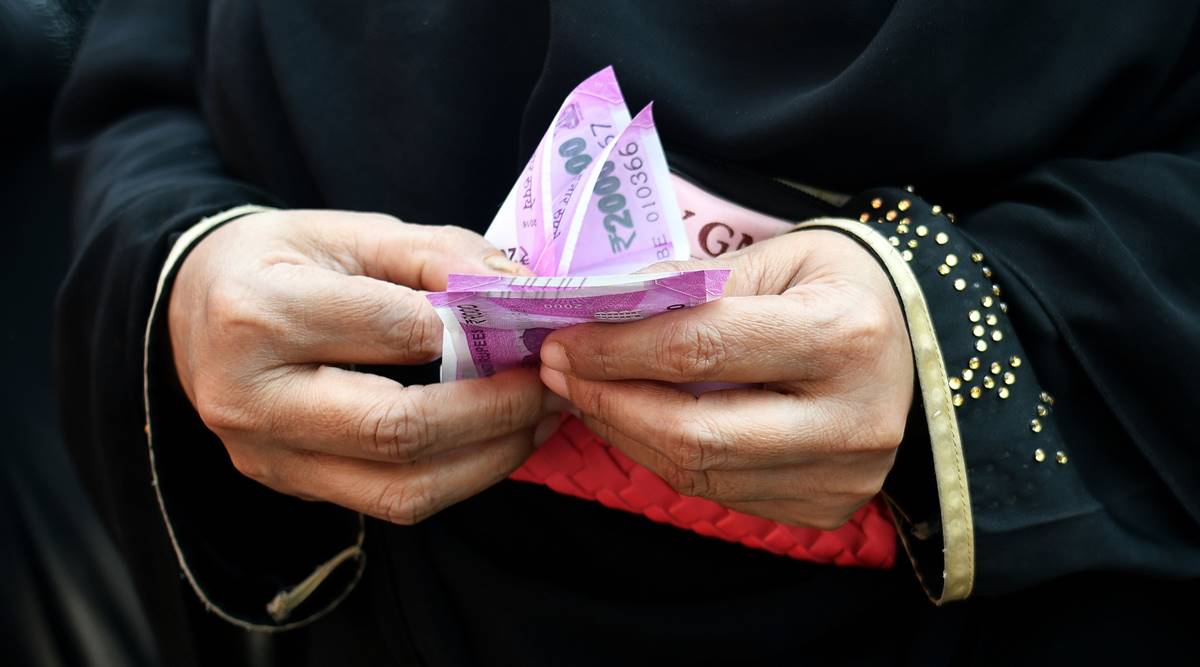 Rupee Slips 6 Paise To 73 90 Against Us Dollar In Early Trade