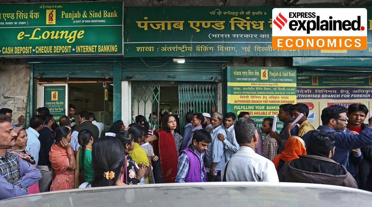 Customers at a Punjab & Sind Bank branch in New Delhi (Photographer: Anindito Mukherjee/Bloomberg)