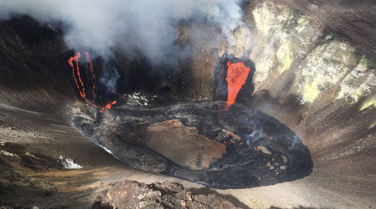 Kilauea volcano erupts on Hawaii’s Big Island, residents urged indoors ...