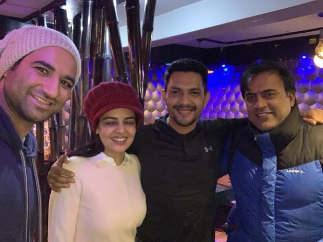 Aditya Narayan and wife Shweta Agarwal at resturant