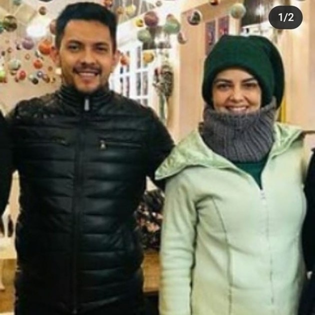 Aditya Narayan and wife Shweta Agarwal fan photo