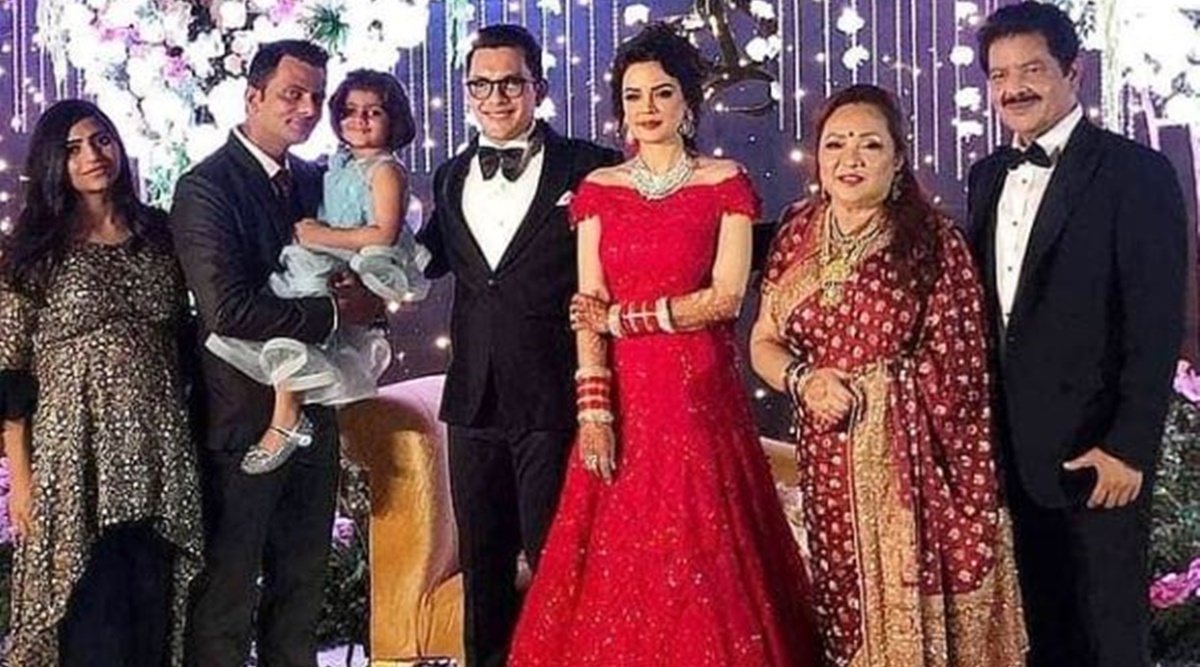 Newlyweds Aditya Narayan and Shweta Aggarwal wowed at their reception; see pics | Lifestyle News,The Indian Express