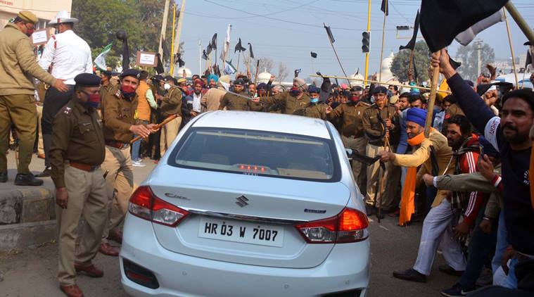 Farmers' Agitation: Tomar Hopes Unions To Resume Talks Soon;  Protesters show black flags to Haryana CM