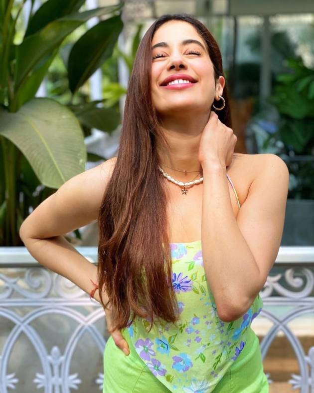 janhvi kapoor happy picture