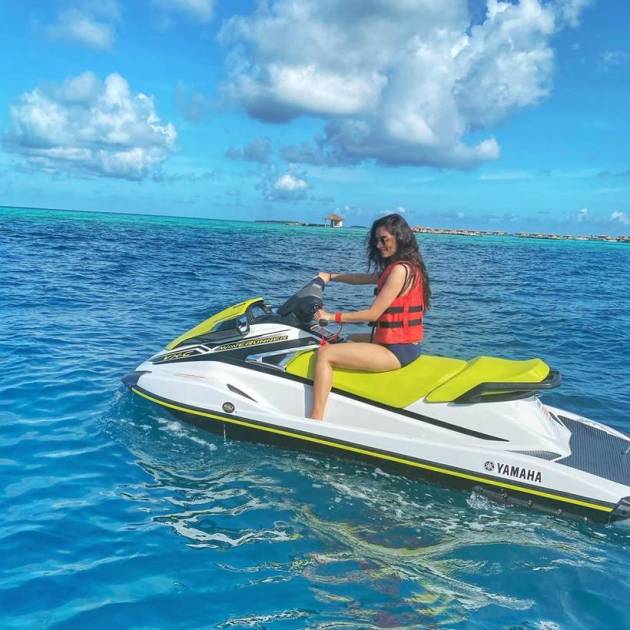 manushi chillar in maldives