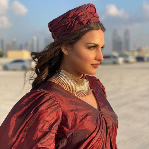 himanshi khurana