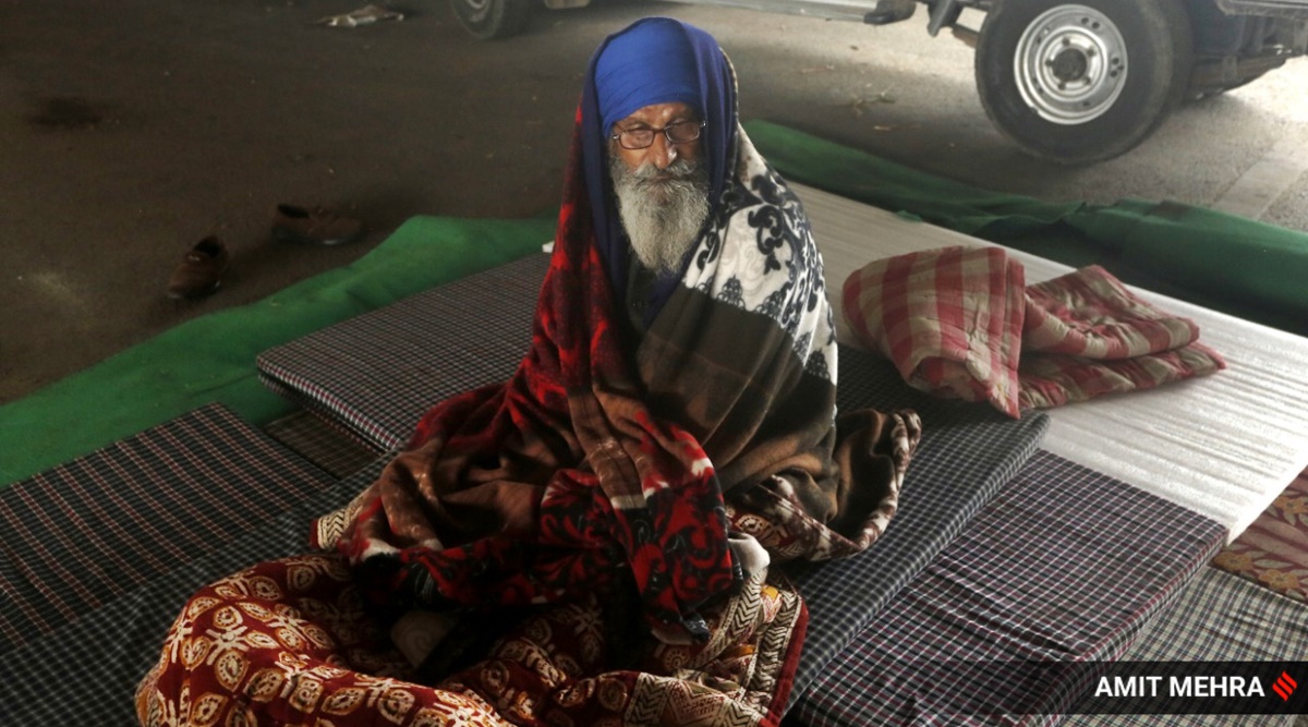 Makeshift stalls selling winter wear come up at Singhu border protest site - Vimarsana News
