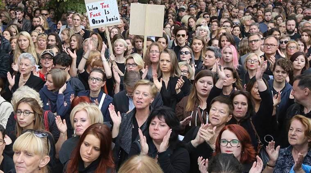 poland protests, abortion law in poland, protesters march to PiS leader home, abortion ruling poland