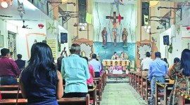 Christmas, christmas celebration in mumbai, mumbai covid, mumbai covid night curfew, mumbai news, indian express news