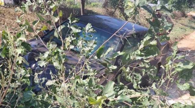 Himachal Pradesh Governor Bandaru Dattatreya's car after hitting the tree on roadside. (Photo: Arranged by Indian Express)