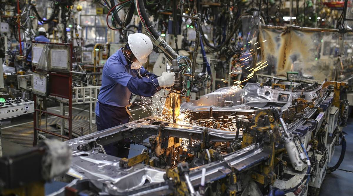 China's manufacturing PMI rises in November_china